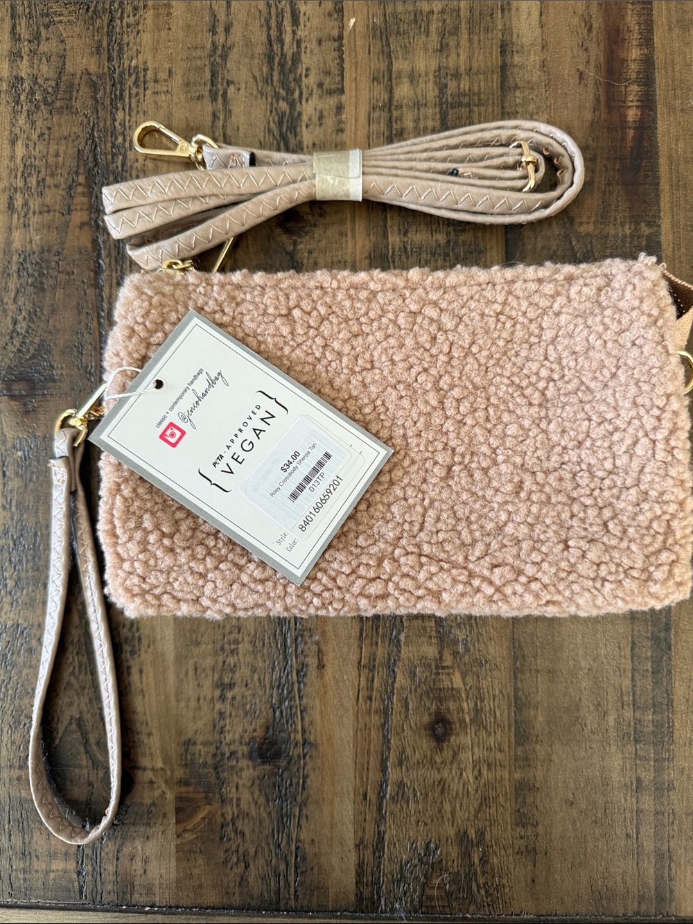 Jen & Co Faux Sherpa Wristlet in Blush Pink with Detachable Strap - Picture 2 of 3
